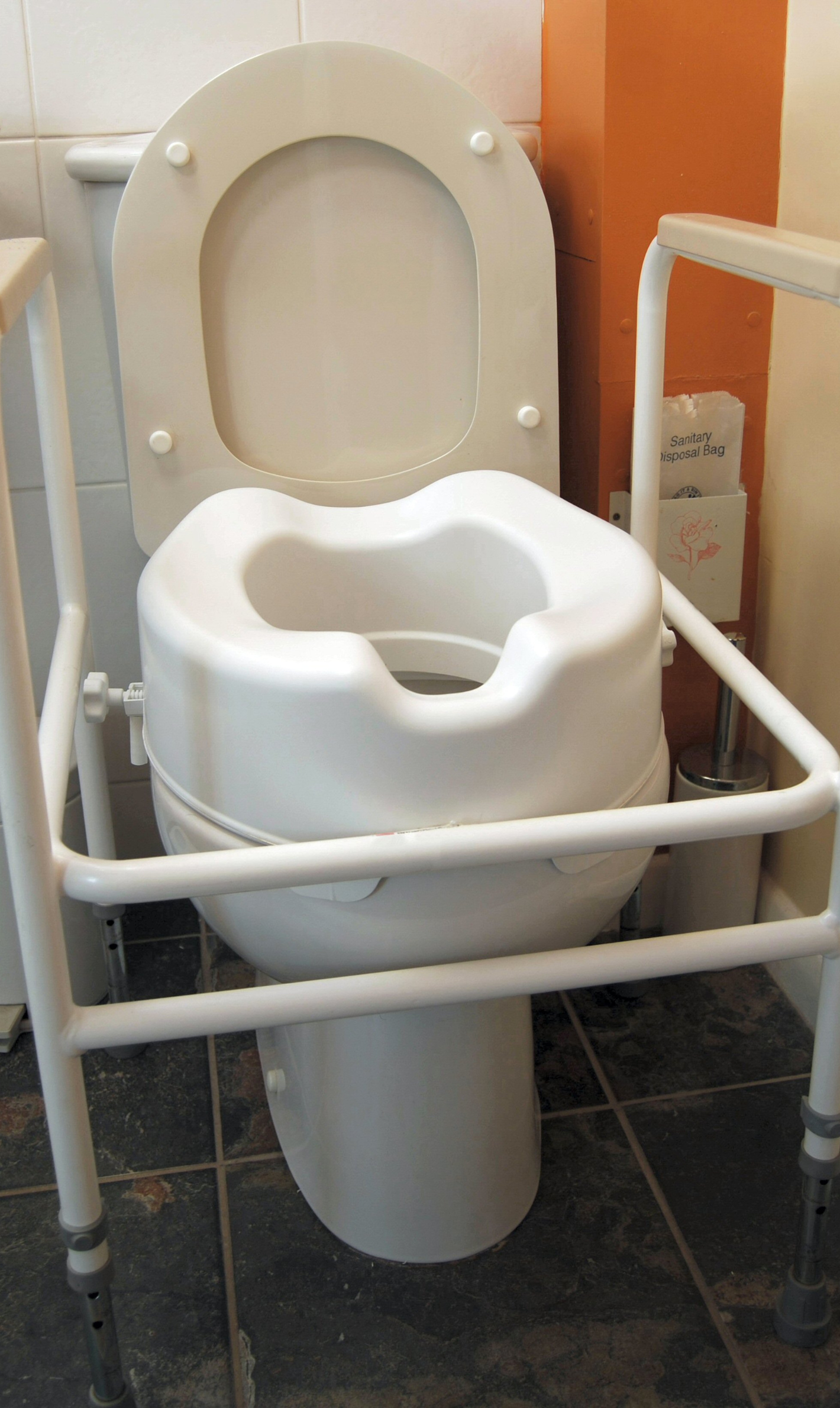 toilette surélevés personne agées